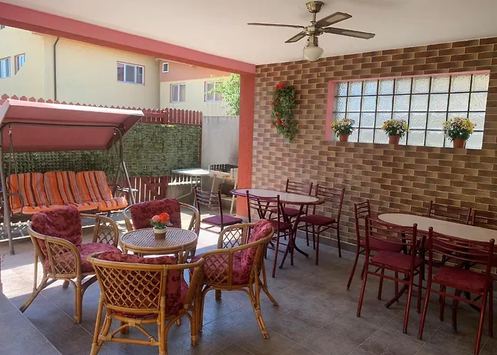 Casa Laurentiu 招待所 3*